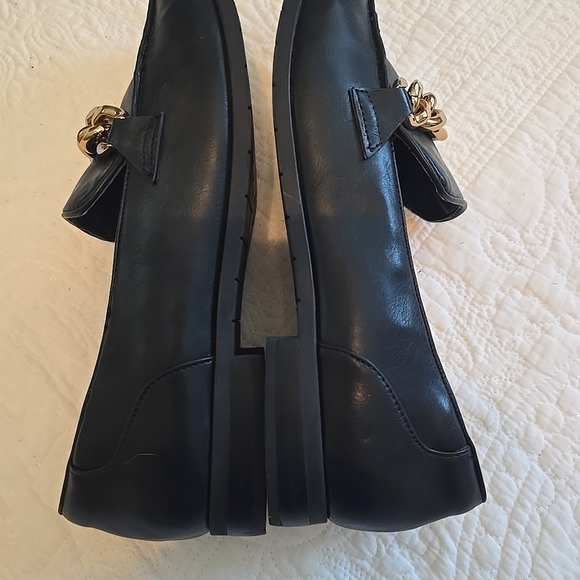 Michael Shannon Black Loafers with Gold Chain - Picture 8 of 12